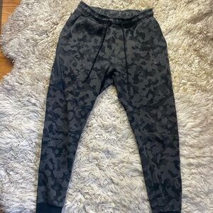 Nike Tech Fleece Camo Pants